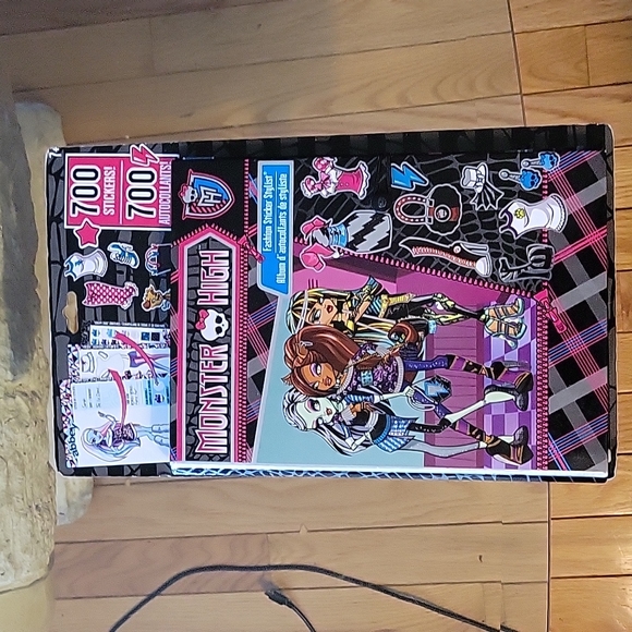 Monster High Fashion Sticker Stylist - Picture 2 of 2